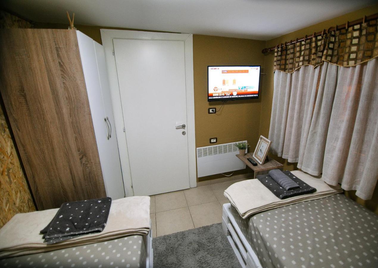 Villa Elezi Korce Esterno foto