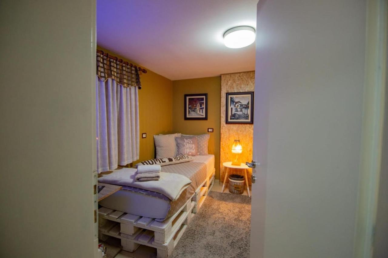 Villa Elezi Korce Esterno foto