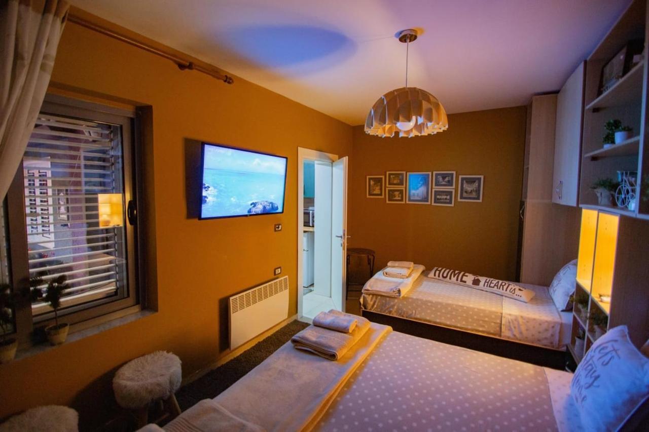 Villa Elezi Korce Esterno foto