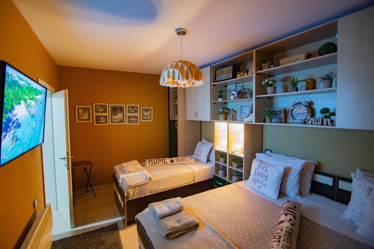 Villa Elezi Korce Esterno foto